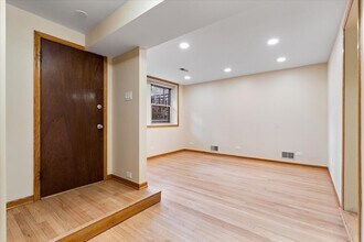 2742 N Seminary Ave in Chicago, IL - Building Photo - Building Photo