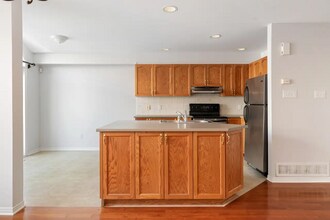 239 Meadowbreeze Dr in Ottawa, ON - Building Photo - Building Photo