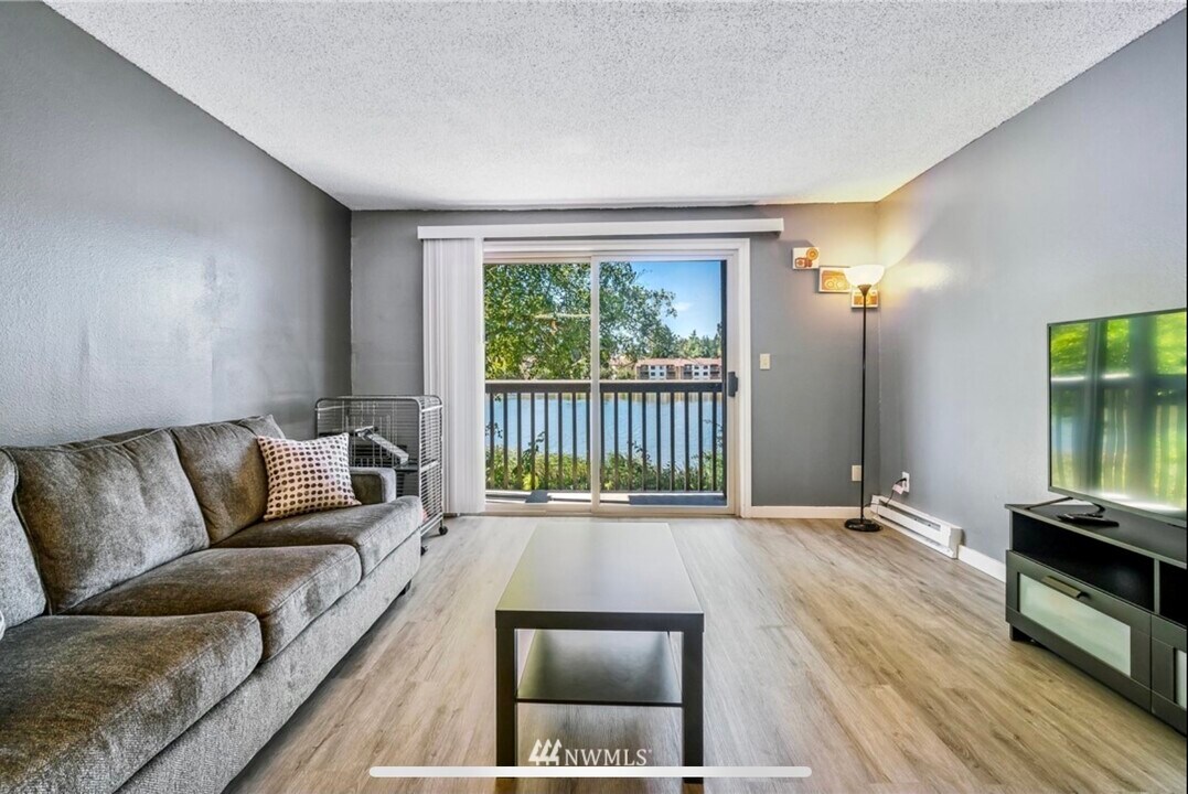 31003 14th Ave S, Unit C9 in Federal Way, WA - Foto de edificio
