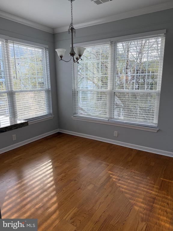 1600 Spring Gate Dr. in McLean, VA - Foto de edificio - Building Photo