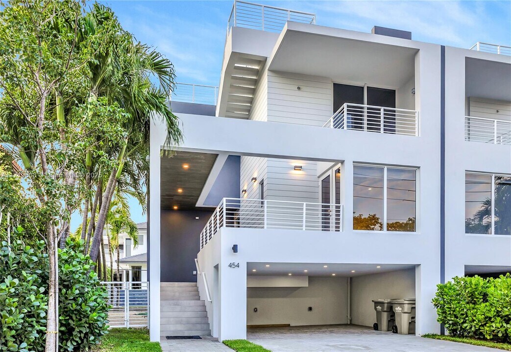 454 Fernwood Rd in Key Biscayne, FL - Foto de edificio