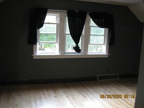 1248 A South 50th Street, Unit Upper in West Milwaukee, WI - Foto de edificio - Building Photo