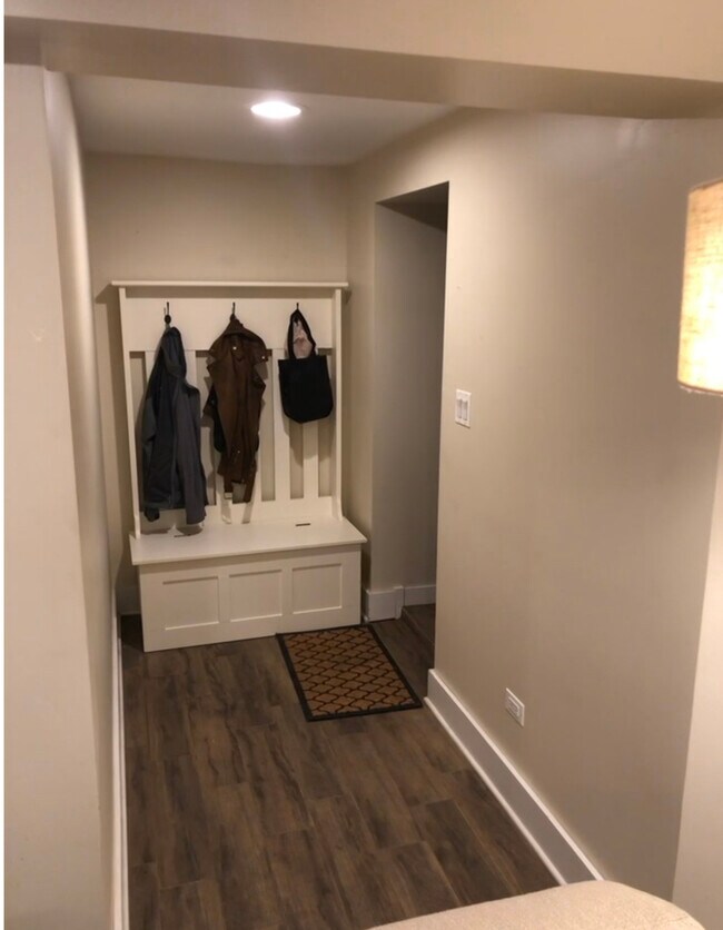3614 N Hoyne Ave-Unit -B in Chicago, IL - Building Photo - Building Photo