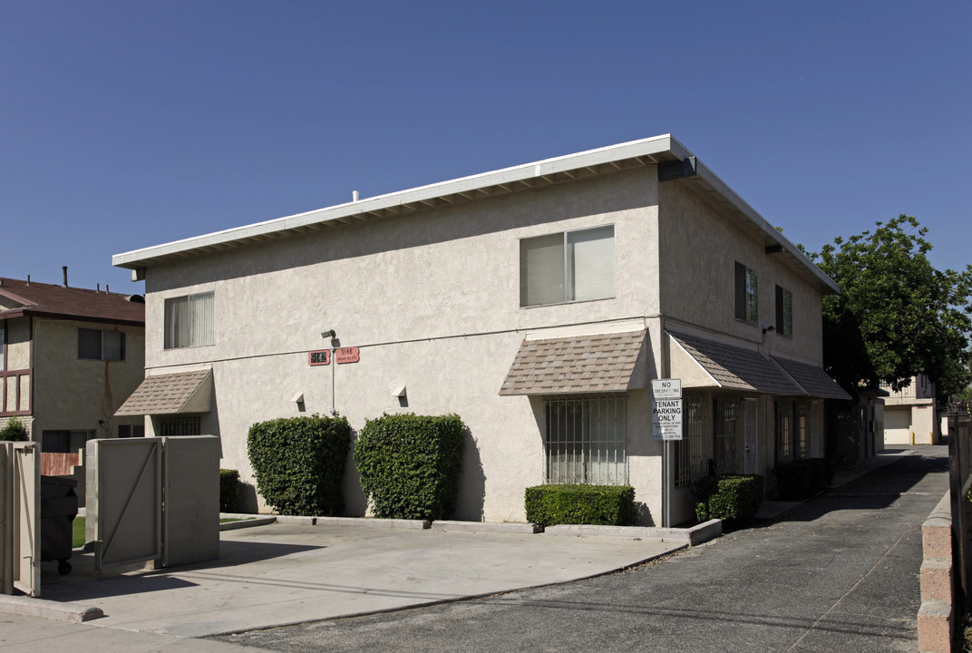 9142 Pepper Ave in Fontana, CA - Foto de edificio