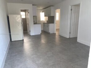 5740 Mayo St in Hollywood, FL - Building Photo - Building Photo