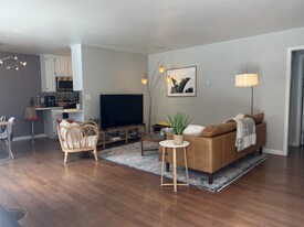 2002 4th St, Unit 112 in Santa Monica, CA - Building Photo