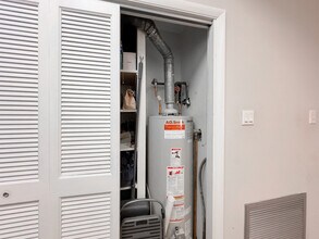 2136 N Clifton Ave, Unit 2 in Chicago, IL - Building Photo - Building Photo