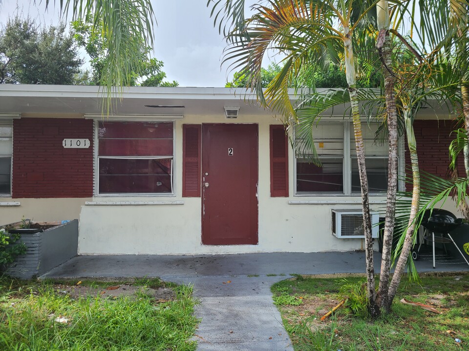 1101 S L St, Unit #2 in Lake Worth, FL - Building Photo