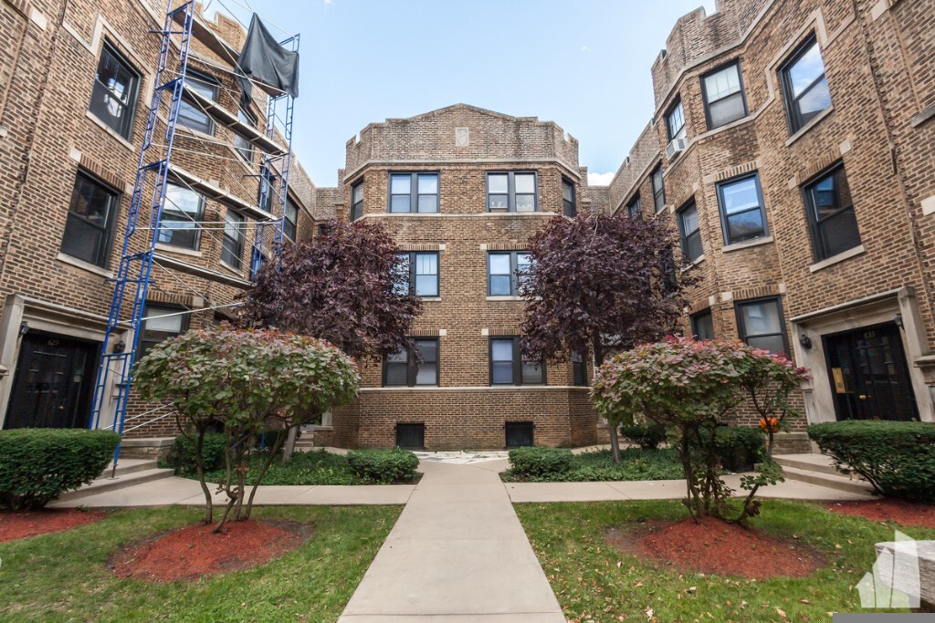 633 W Cornelia, Unit 1W in Chicago, IL - Foto de edificio