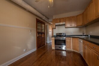 2475 W Pensacola Ave, Unit 2 in Chicago, IL - Building Photo - Building Photo