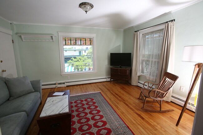 260 Park Ave, Unit 5 in Portland, ME - Foto de edificio - Building Photo