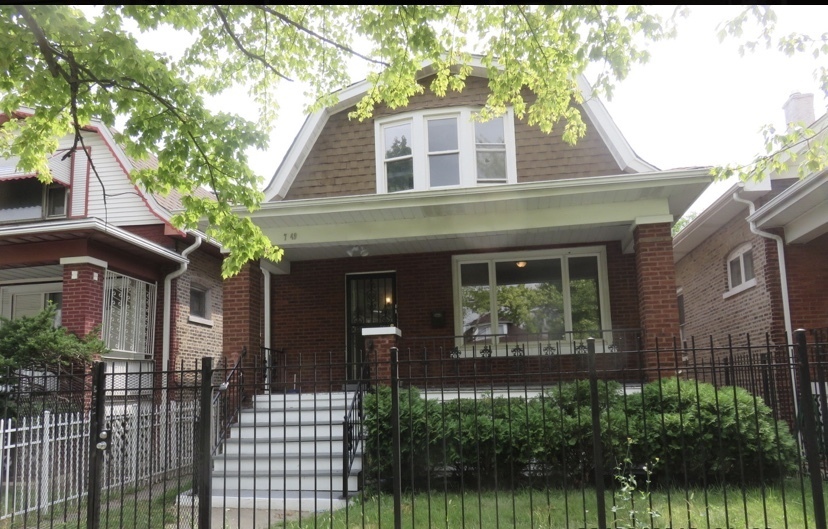 7949 S Colfax Ave in Chicago, IL - Building Photo