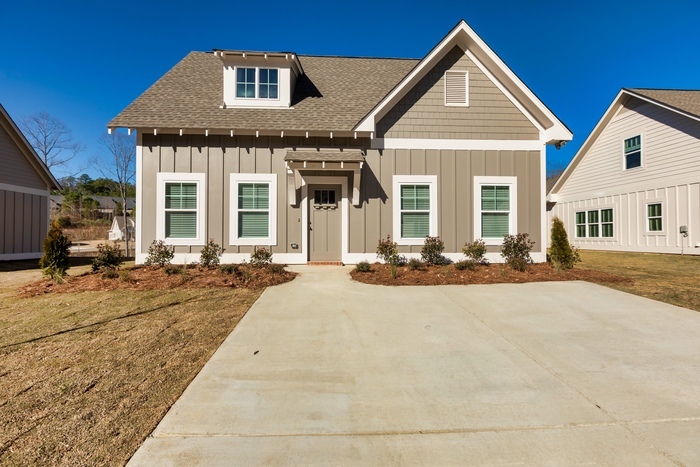 1276 Shades Terrace in Irondale, AL - Building Photo