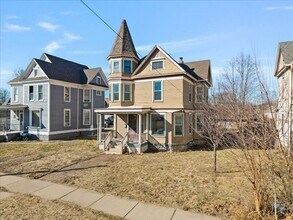 1517 9th Ave in Rock Island, IL - Foto de edificio - Building Photo