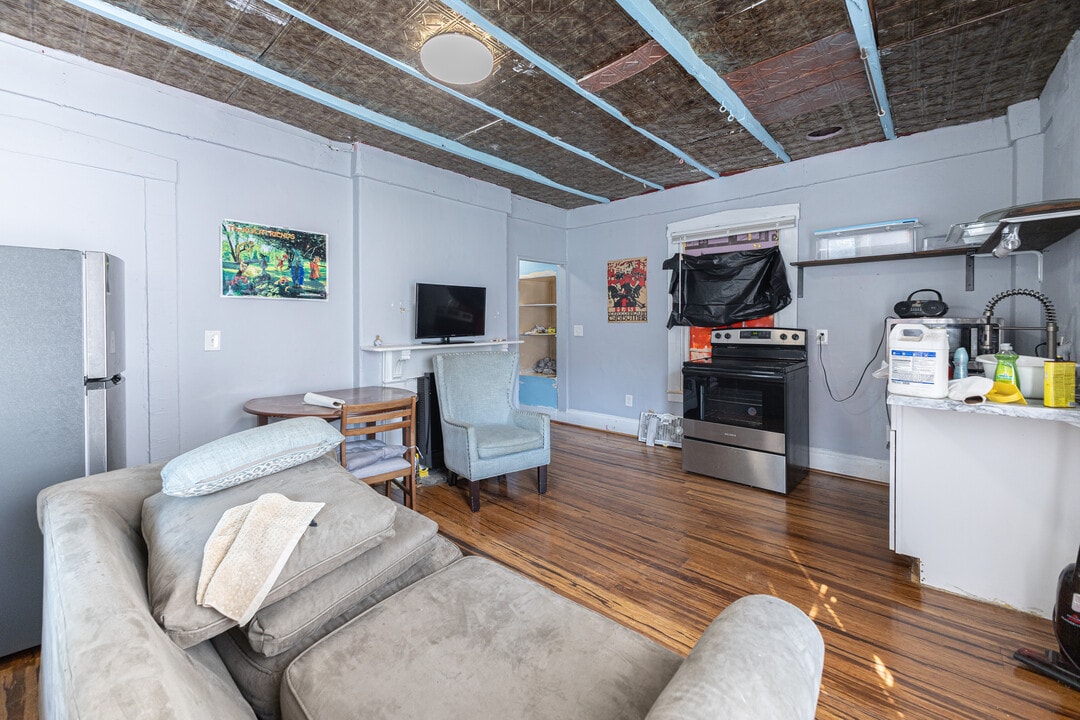 2 Appian Way, Unit 1 in Boston, MA - Foto de edificio