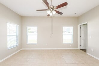 1807 Bonita Bluff Ct in Ruskin, FL - Building Photo - Building Photo