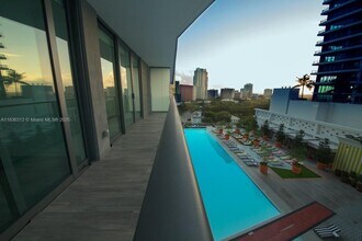 1300 S Miami Ave, Unit 1207 in Miami, FL - Building Photo - Building Photo