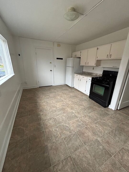 316 Highland Ave in East Syracuse, NY - Building Photo