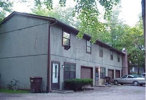 1215 E Nimisila Rd in North Canton, OH - Building Photo