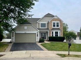 2205 Clipper Ct in Elgin, IL - Building Photo