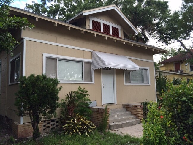 property at 1104 N Willow Ave