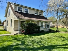 926 SW Greenwood Ave in Grants Pass, OR - Building Photo - Building Photo