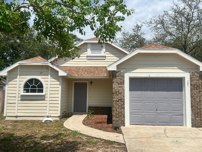 property at 160 Edgewater Cir