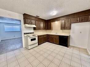 6509 21st St in Lubbock, TX - Foto de edificio - Building Photo