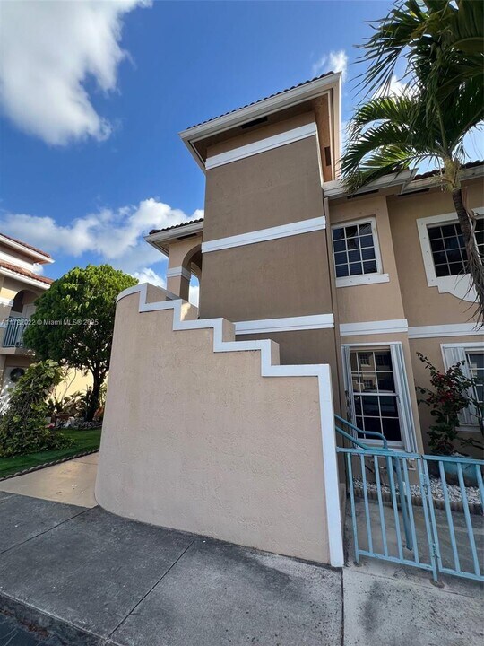 6445 SW 130th Pl in Miami, FL - Building Photo