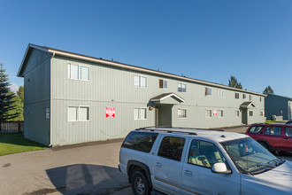 7321 Woburn Cir in Anchorage, AK - Foto de edificio - Building Photo