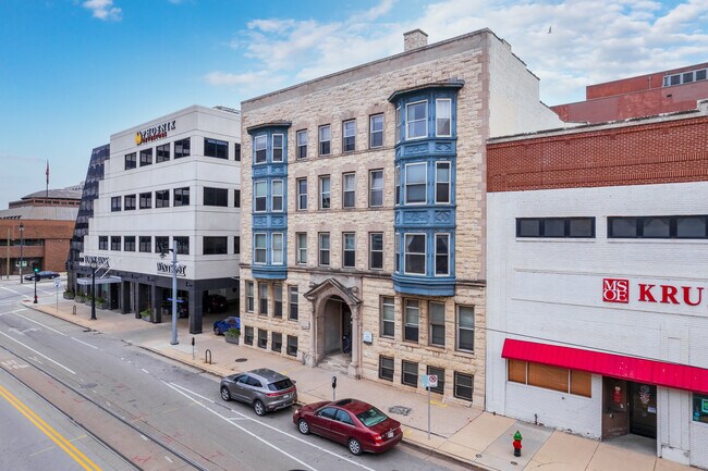 Comstock in Milwaukee, WI - Foto de edificio - Building Photo