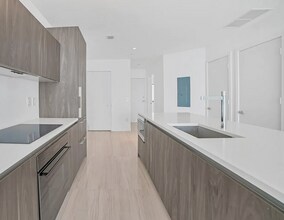 480 NE 31st St, Unit 2005 in Miami, FL - Foto de edificio - Building Photo