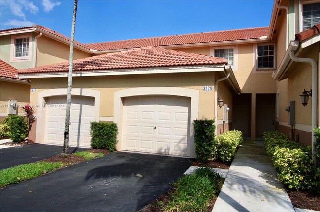 3728 San Simeon Cir in Weston, FL - Foto de edificio - Building Photo