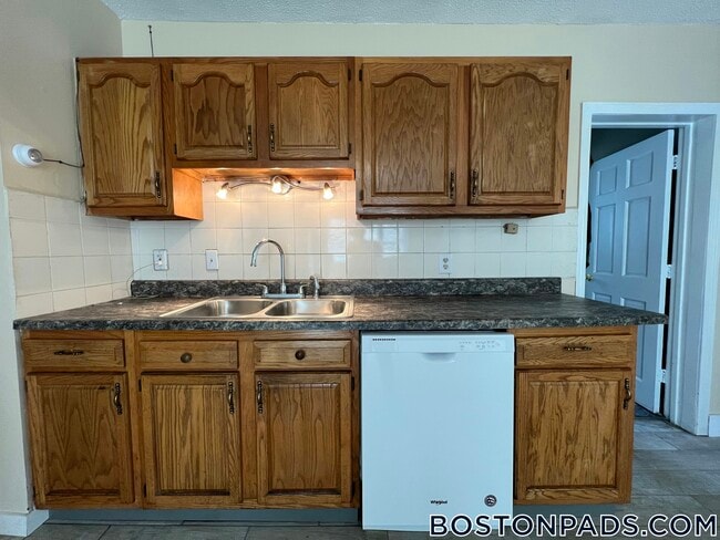 6 Village St in Worcester, MA - Building Photo - Building Photo