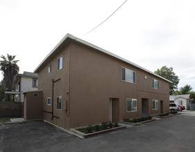 5836 Kingman Ave in Buena Park, CA - Foto de edificio - Building Photo