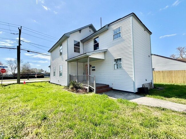 3714 E Princess Anne Rd in Norfolk, VA - Building Photo - Building Photo