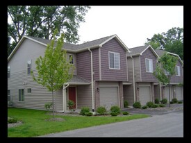 7160 Colosseum Dr in Rockford, IL - Building Photo
