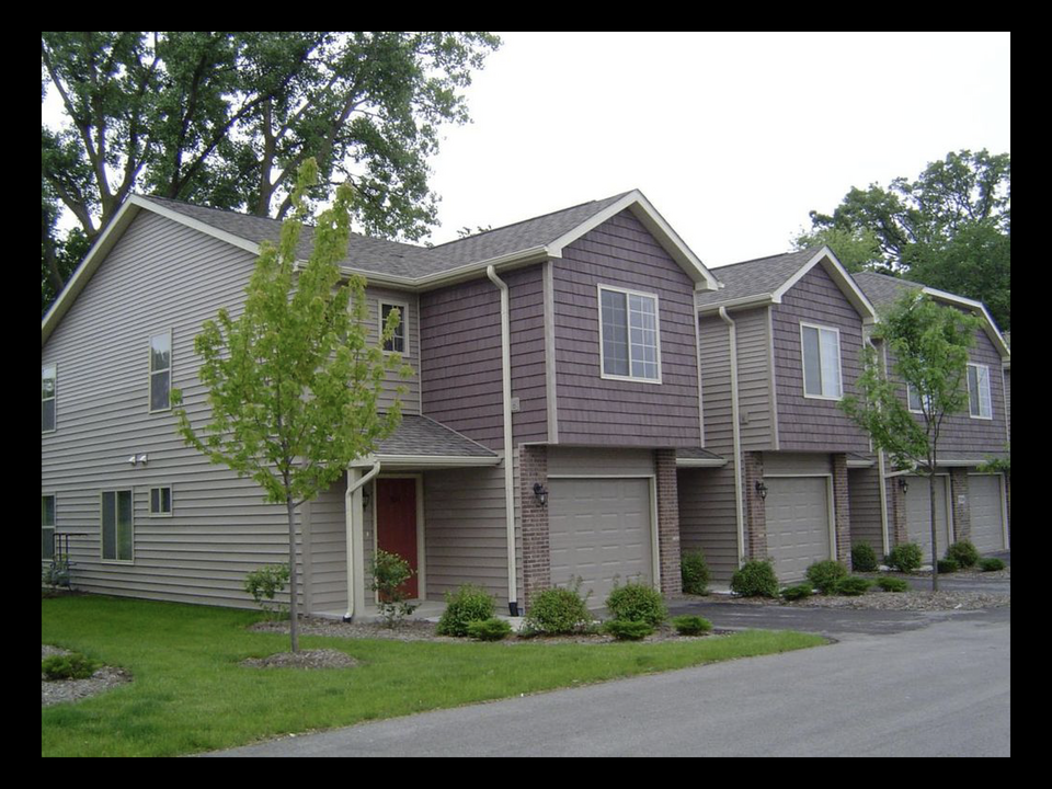 7160 Colosseum Dr in Rockford, IL - Building Photo