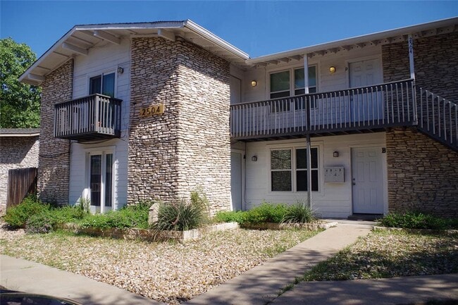property at 2504 Manor Cir