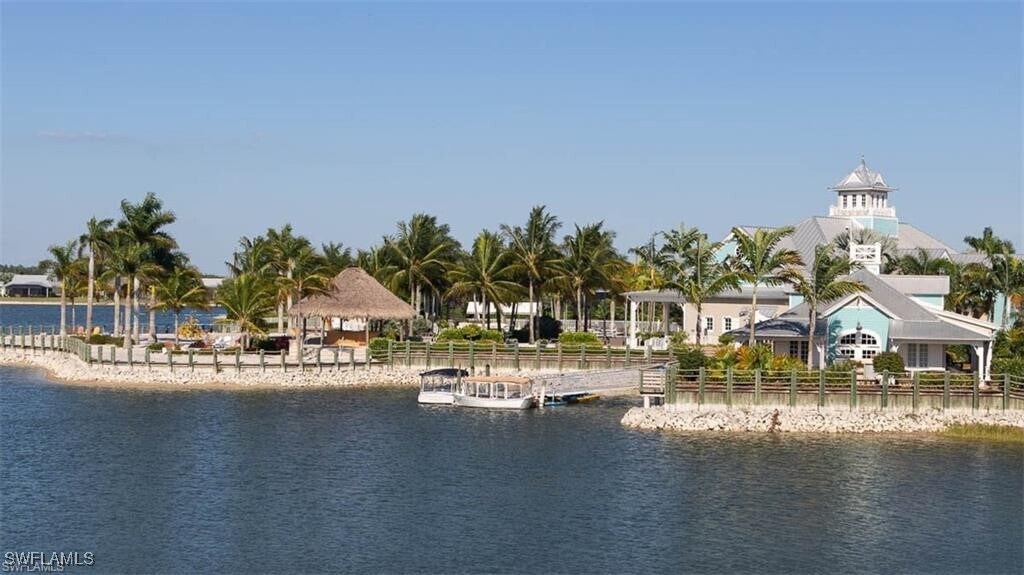 14827 Edgewater Cir in Naples, FL - Building Photo