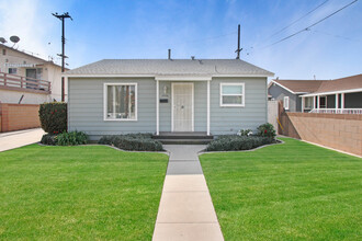 9506-9510 1/2 Park St in Bellflower, CA - Building Photo - Building Photo