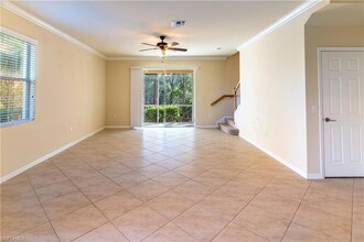 10274 Via Colomba Circle in Ft. Myers, FL - Foto de edificio - Building Photo