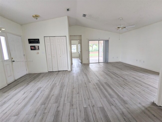 532 SE 21st Dr in Homestead, FL - Building Photo - Building Photo