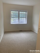 144 Lake Shore Rd, Unit 1 in Boston, MA - Building Photo - Building Photo