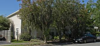 Menard House Apartments in Galveston, TX - Building Photo