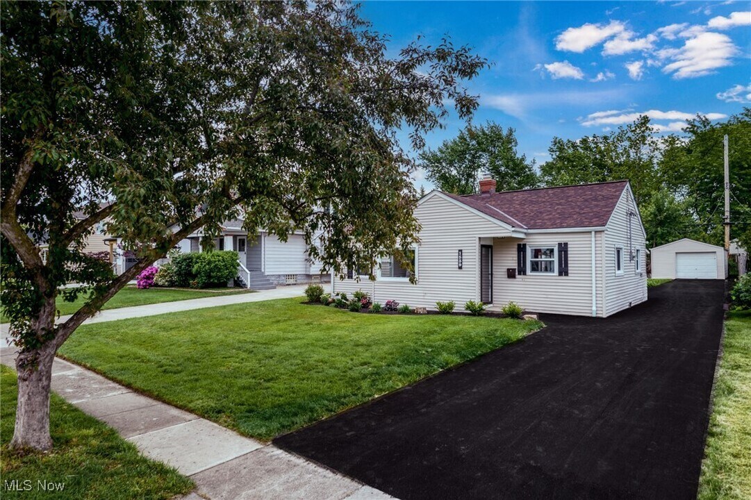 1539 Longwood Rd in Mayfield Heights, OH - Building Photo