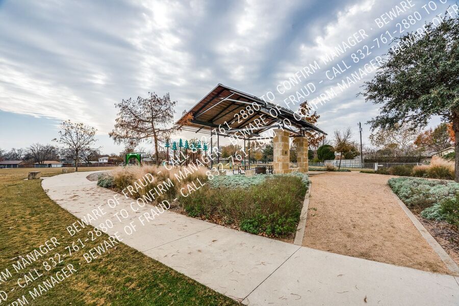 518 Malden Dr in Richardson, TX - Building Photo