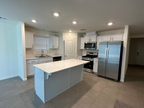 5823 Mardal Ave in Bakersfield, CA - Building Photo - Building Photo