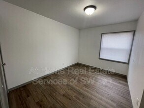 1438 E Elm St in Springfield, MO - Building Photo - Building Photo