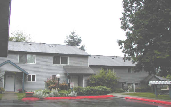 Poncho At 116th in Kirkland, WA - Building Photo